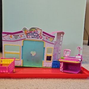 Small Mart Shopkins Playset with Accessories